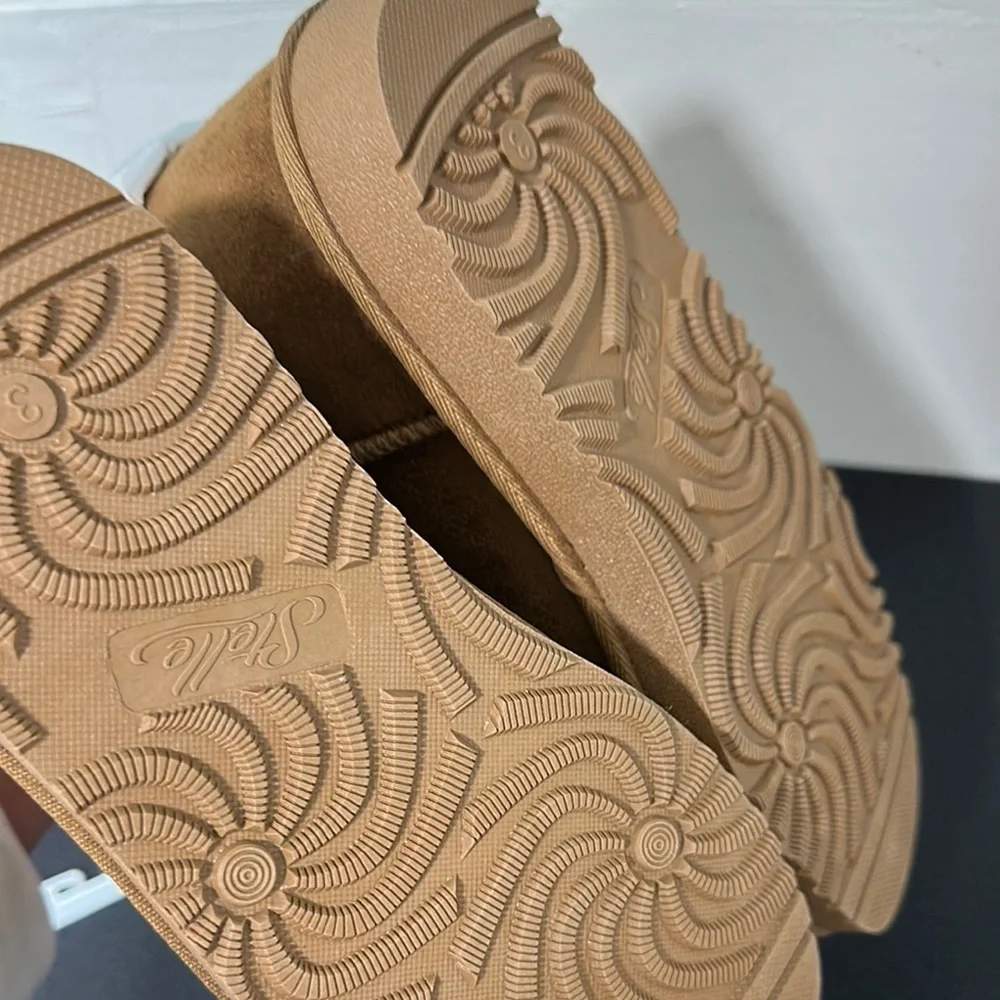 Stelle Boots with Suede Material and Plush Lining